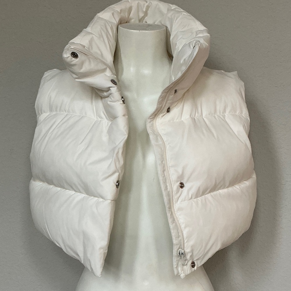 ALO Yoga Ivory White Cropped Gold Rush Puffer Vest - Picture 6 of 15